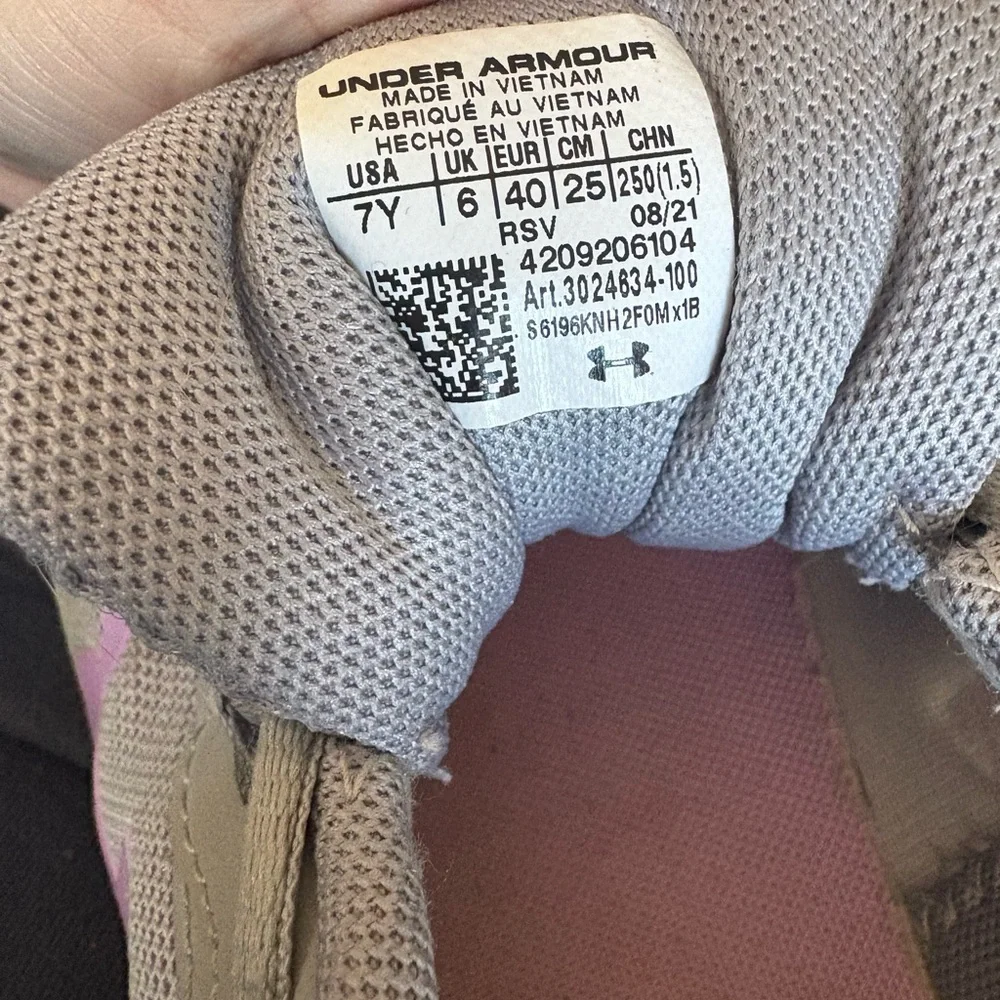Under Armour Kids' Sneakers 7Y